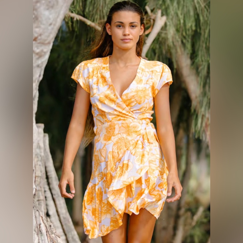 XIX palms sorrento chic Floral Wrap Dress in Yellow/white XS V neck cap sleeves